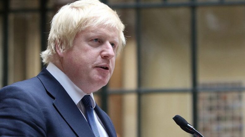 Daily Mail сообщило, что зараженный COVID-19 Джонсон начал выходить на короткие прогулки 11042020 Общество: Daily Mail сообщило, что зараженный COVID-19 Джонсон начал выходить на короткие прогулки