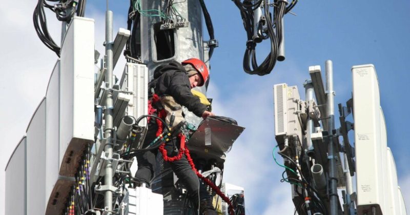 Коронавирус и 5G: на Пасху в Британии попытались поджечь 20 сотовых вышек 15042020 Общество: Коронавирус и 5G: на Пасху в Британии попытались поджечь 20 сотовых вышек