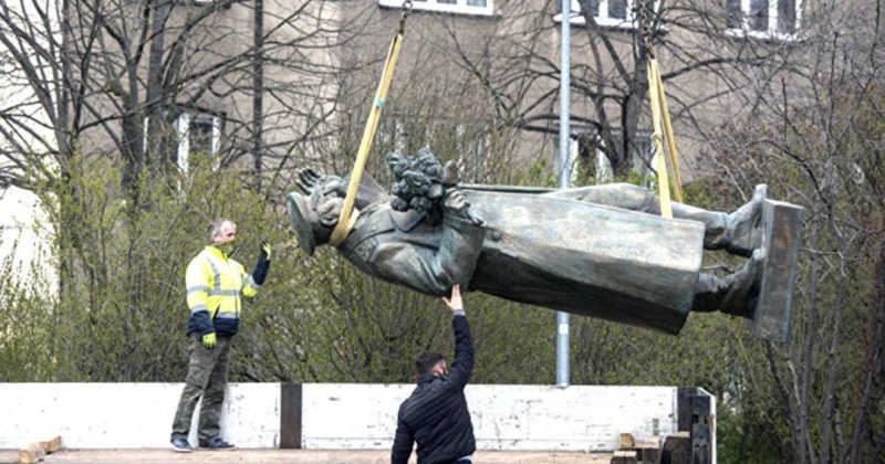 Зачем на самом деле власти Праги снесли памятник Коневу 15042020 Общество: Зачем на самом деле власти Праги снесли памятник Коневу