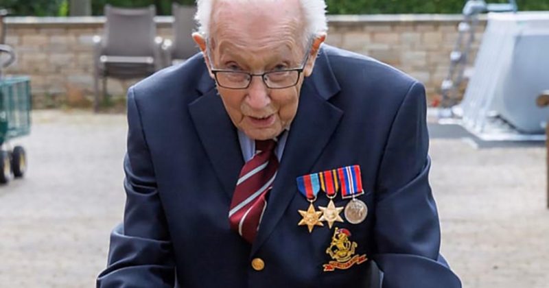 Общество: В Британии 99-летний ветеран собрал $5 млн на борьбу с коронавирусом