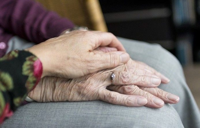Общество: Британская пара умерла в один день от коронавируса после 60 лет брака
