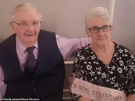 Общество: Супруги прожили вместе 60 лет и умерли в один день из-за коронавируса