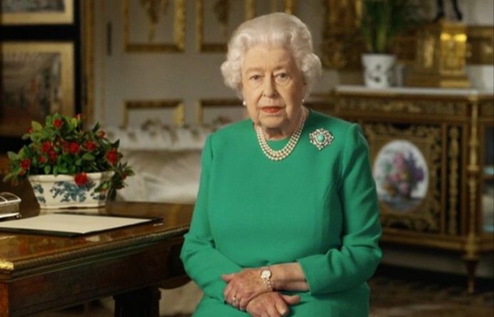 Общество: Елизавета II попросила не устраивать салют в её день рождения