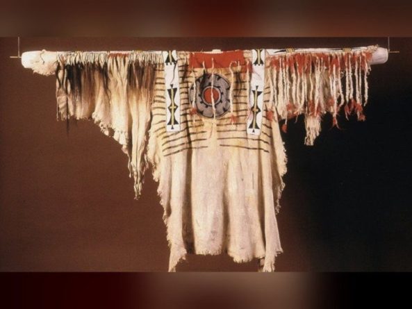 Общество: Личные вещи индейского вождя Вороньей Стопы будут возвращены из английского музея на его родину