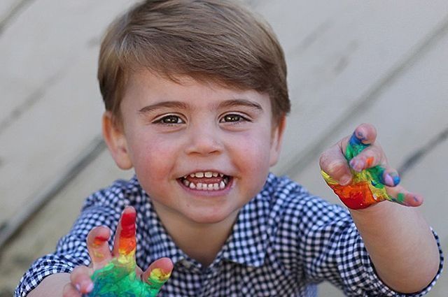 Общество: Младшему сыну Кейт Миддлтон и принца Уильяма — 2 года: в Сети опубликовали яркие снимки принца Луи (ФОТО)