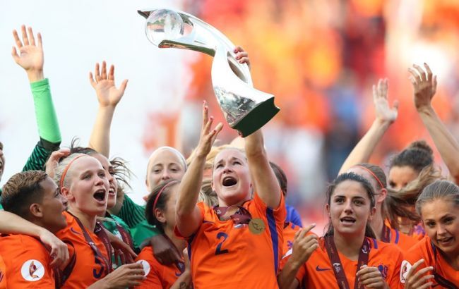 Общество: УЕФА перенес на год чемпионат Европы среди женщин