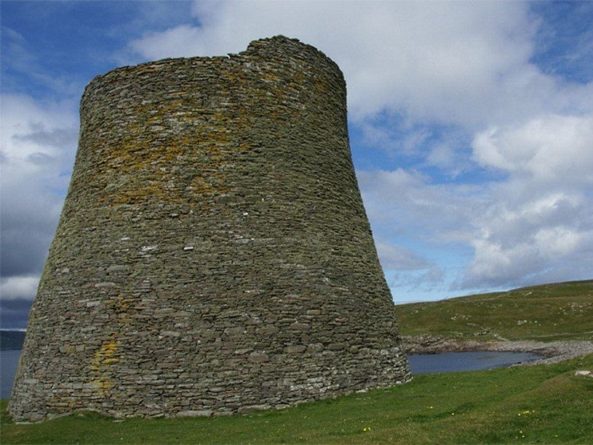 Общество: Шотландские археологи намерены построить копию башни докельтской эпохи