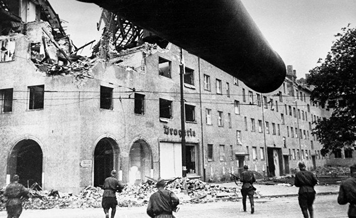 Общество: День Победы: когда русские штурмовали Берлин, улицы были усеяны трупами (The Times, Великобритания)