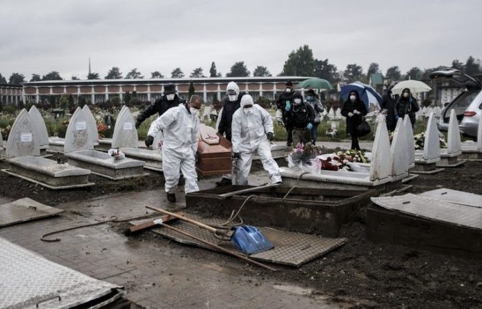 Число погибших в мире от коронавируса превысило 251 тысячу человек 05052020 Общество: Число погибших в мире от коронавируса превысило 251 тысячу человек