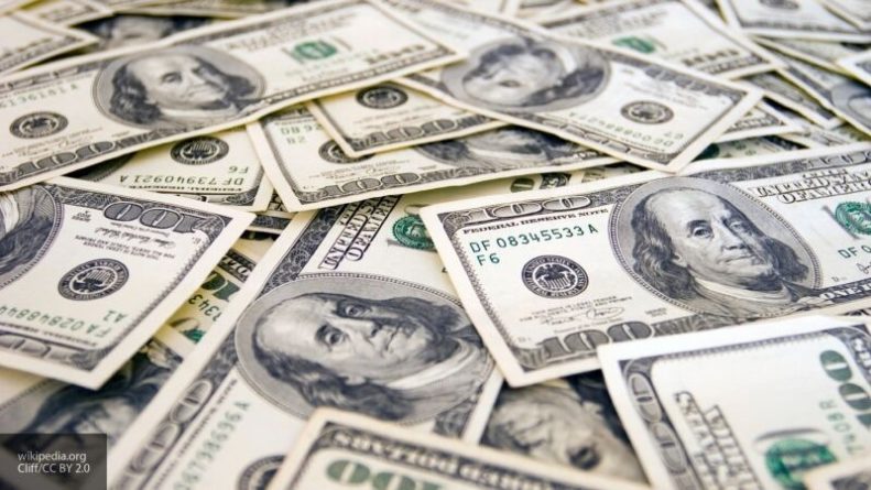 Общество: Курс доллара опустился до 74 рублей на открытии торгов Мосбиржи