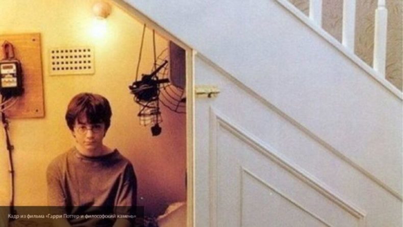 Общество: Дэниел Рэдклифф записал видео с чтением главы книги из серии романов о Гарри Поттере