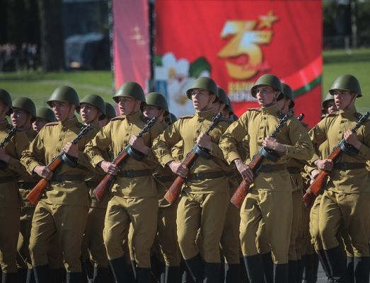 Общество: В Минске состоялся единственный в этом году парад в честь Дня Победы