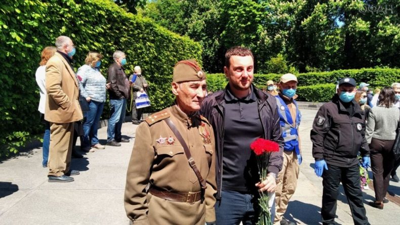 9 Мая в Киеве: радость горожан и нелепые ужимки власти 10052020 Общество: 9 Мая в Киеве: радость горожан и нелепые ужимки власти