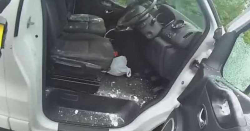 Общество: Попавшийся полицейским водитель выкинул кокаин в закрытое окно
