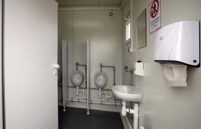 Общество: Британская школьница добилась отмены «туалетных мер» для трансгендеров
