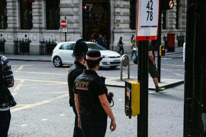 Общество: В полиции Лондона признали, что не могут урезонить нарушителей карантина - Cursorinfo: главные новости Израиля