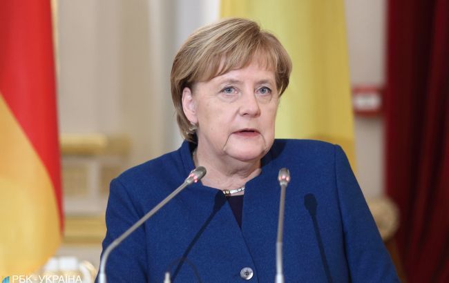 Общество: Меркель выступила за улучшение отношений с РФ, несмотря на кражу информации хакерами