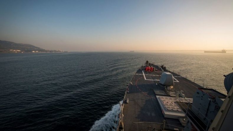 Общество: США пытаются сформулировать обоснование присутствия своих ВМС в российских водах