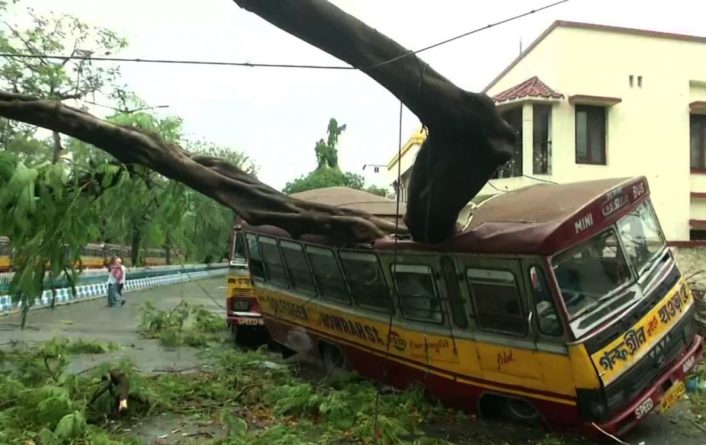 Общество: "Невиданная катастрофа": число жертв циклона "Амфан" в Индии и Бангладеш превысило 80 человек