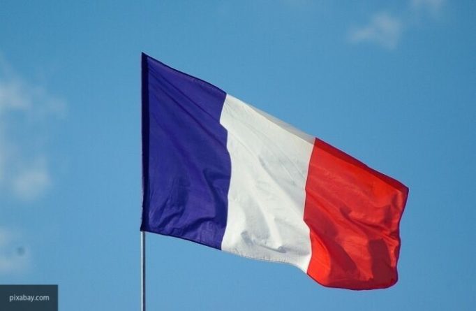 Общество: Франция собирается ввести карантинные меры для путешественников со следующего месяца