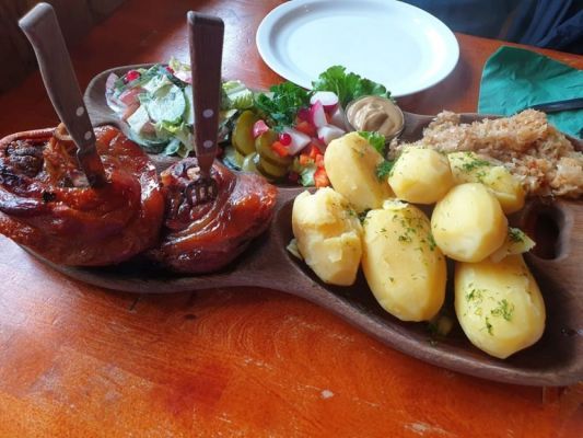Общество: Латвийский блогер с георгиевской лентой проучил русофобский ресторан