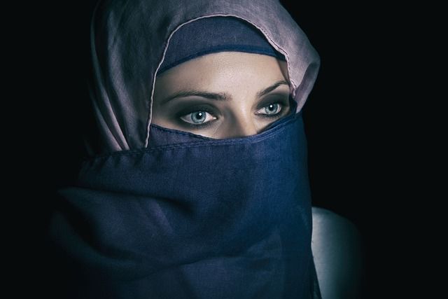 Общество: Мусульманка в хиджабе впервые стала судьей в Британии - Cursorinfo: главные новости Израиля