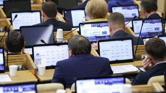 Общество: Госдума приняла закон о защите попавших под санкции лиц в российских судах