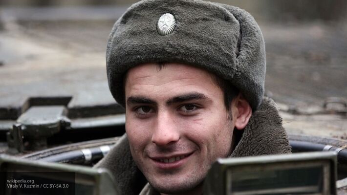 Общество: Полковник Хатылев назвал шапку-ушанку стратегически важным атрибутом военных