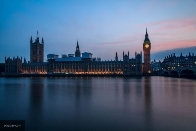 Общество: Британские министры просят отменить введенные Прити Пател ограничения