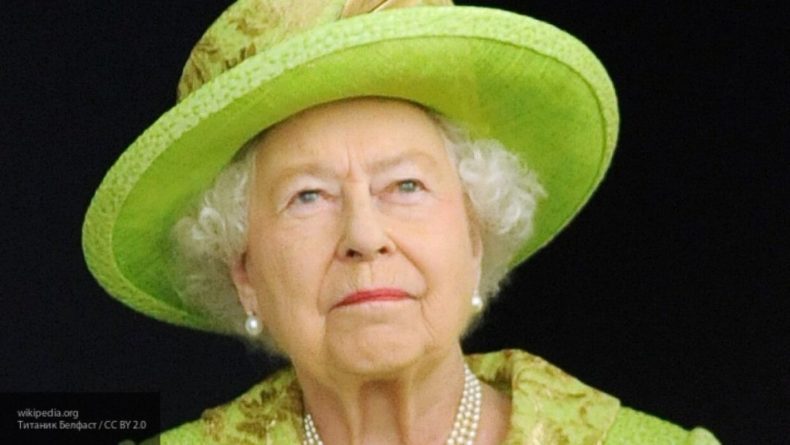 Общество: Королева Елизавета II впервые за пандемию появилась на публике
