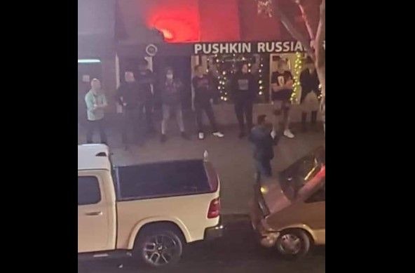 Общество: В США русские отстояли от разгрома свой ресторан Pushkin Russia