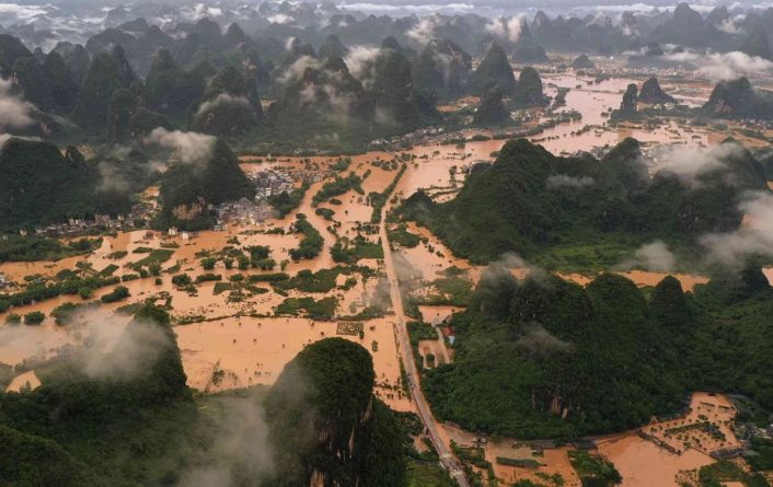 Общество: Китай затопило: более десятка погибших, разрушены тысячи домов