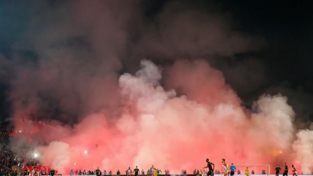 Общество: С пиротехникой и переполненными трибунами: В Сербии футбольный сезон восстановился сумасшедшим дерби