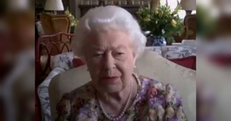 Общество: В ногу со временем: королева Елизавета впервые приняла участие в публичной видеоконференции (видео)