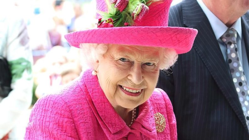 Общество: Королева Елизавета II поздравила россиян с Днем России