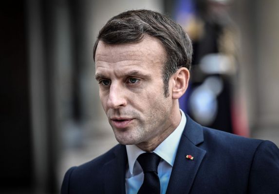 Общество: Le Figaro: Макрон собирается в отставку для переизбрания на новый срок?