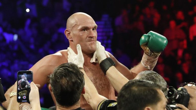 Общество: СМИ назвали гонорары боксёров Фьюри и Джошуа за их предстоящий бой