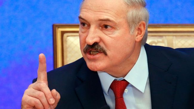 Общество: Лукашенко пригрозил судом одному из претендентов на пост президента