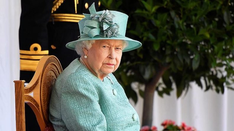 Общество: Елизавета II отметила официальный день рождения мини-парадом