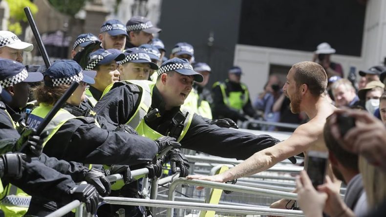 Общество: Полиция Лондона не допустила столкновений
