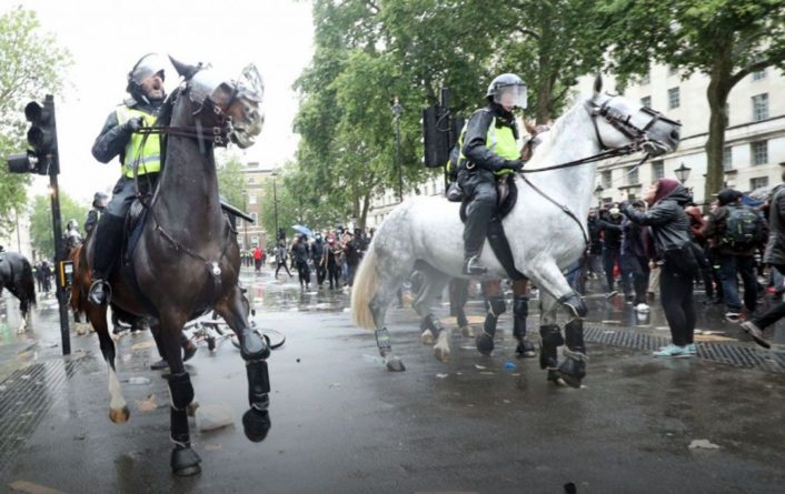 Общество: В Лондоне акции против расизма закончились столкновениями с полицией