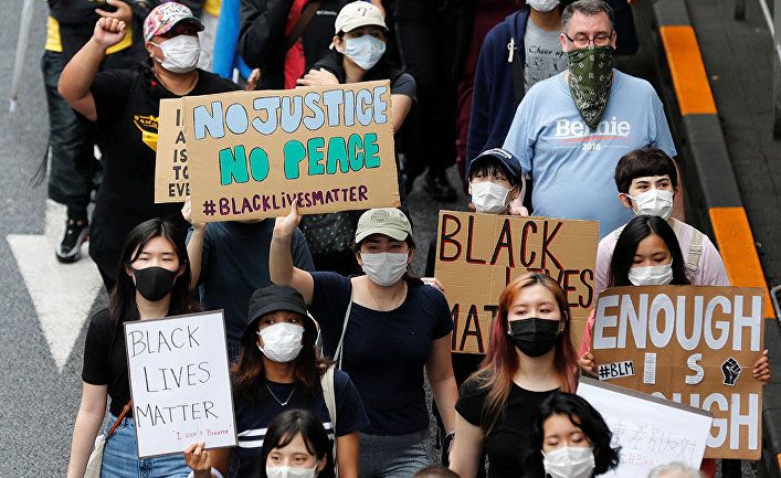 Общество: NHK (Япония): в центре Токио, в районе Сибуя, прошла крупная демонстрация под лозунгами «Покончить с расовой дискриминацией в мире!»