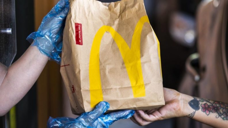 Общество: McDonald's на Украине перестал обслуживать клиентов на русском языке