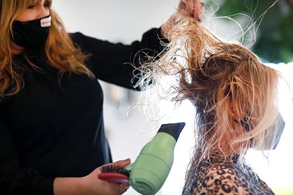 Общество: Салоны красоты задумали перестать сушить волосы клиентам