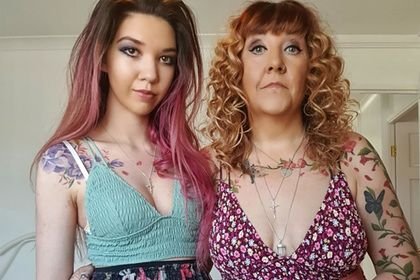 Общество: Мать и дочь попытались выгнать из супермаркета за вульгарный внешний вид