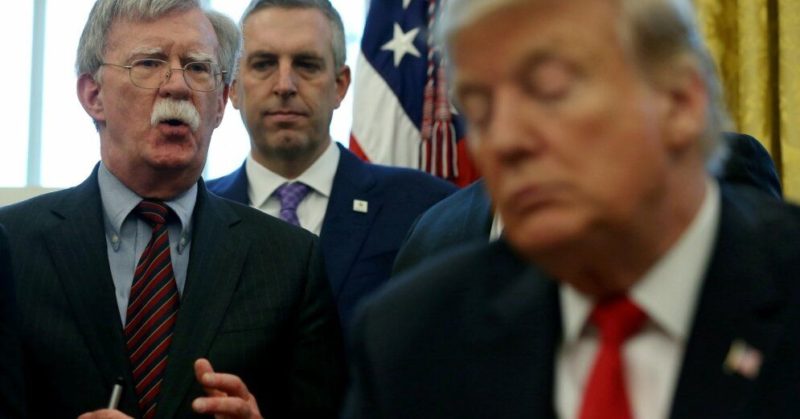 Общество: Трамп спрашивал, принадлежит ли Финляндия России. Что написал Болтон в скандальных мемуарах?