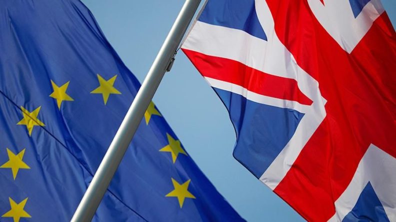 Общество: Европарламент призвал ЕС подготовиться к Brexit без торговой сделки