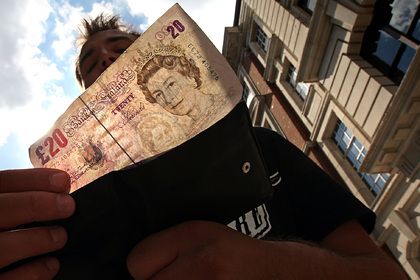 Общество: Великобритания погрязла в рекордных за полвека долгах