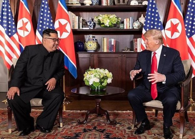 Общество: СМИ: Дональд Трамп пытался подарить Ким Чен Ыну диск с байопиком об Элтоне Джоне