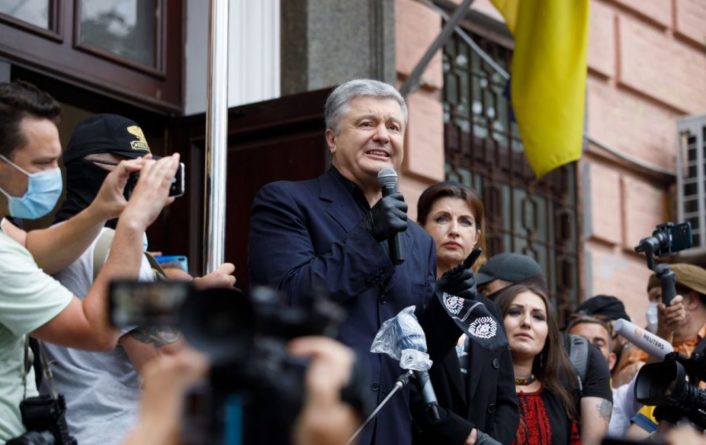Общество: Порошенко: политические преследования разрушают демократию в Украине
